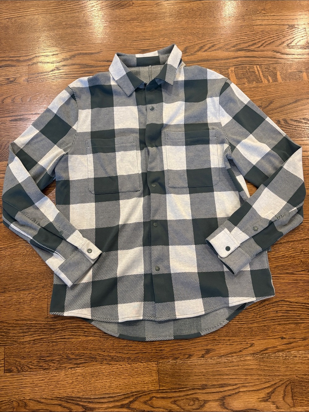 Lululemon soft knit over shirt Men's green/grey & White Check Button-Up Shirt, M
